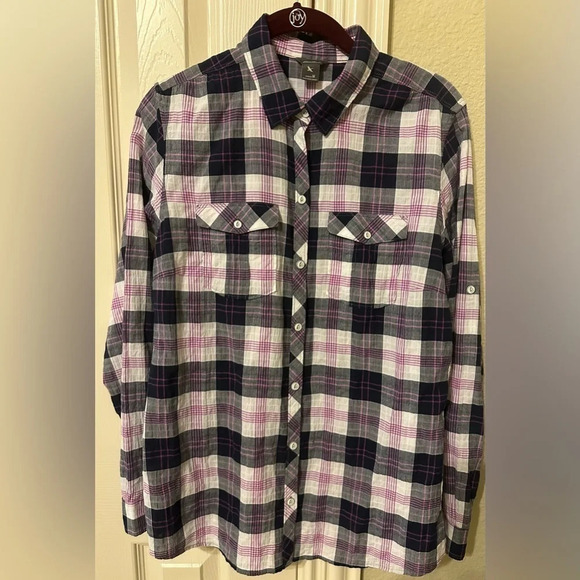 Eddie Bauer Tops - Eddie Bauer checked cotton long roll tab sleeve shirt size M.